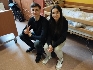 WOLONTARIUSZE Z I LO W NOWOGARDZIE Z WIZYTĄ W DPS 